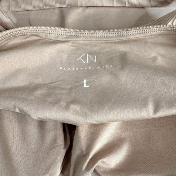 Klassy Network Large V-Neck Crop Top Tan Built-in Bra Halter Loungewear Casual - Picture 3 of 7